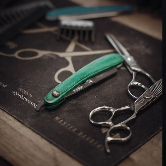 Cut Throat Razor - The Buccaneer - Wooden - Barbarossa Brothers