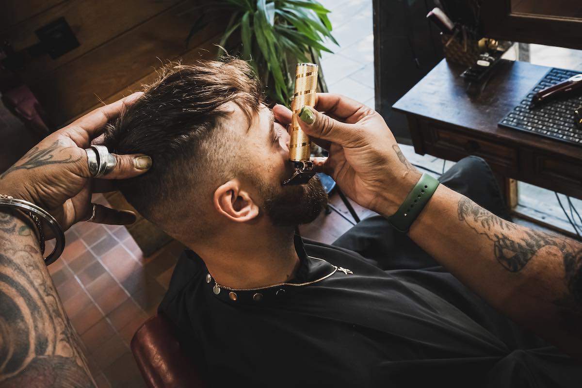 Bob LV Barber Haircutting Fashion Cape #A - Black/Gold